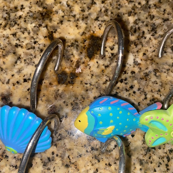 VTG 11 Nautical Hand Painted Fish & Shell Tropical Resin Shower Curtain Hooks - Picture 10 of 14